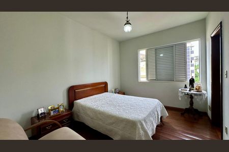 Apartamento à venda com 166m², 4 quartos e 2 vagasQuarto 