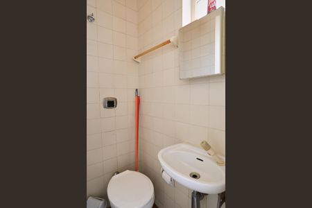 Apartamento à venda com 150m², 3 quartos e 2 vagas Apartamento à venda com 150m², 3 quartos e 2 vagasBanheiro de serviço