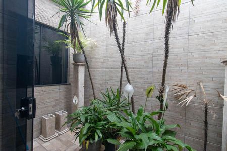 Casa à venda com 270m², 4 quartos e 6 vagas Casa à venda com 270m², 4 quartos e 6 vagasJardim