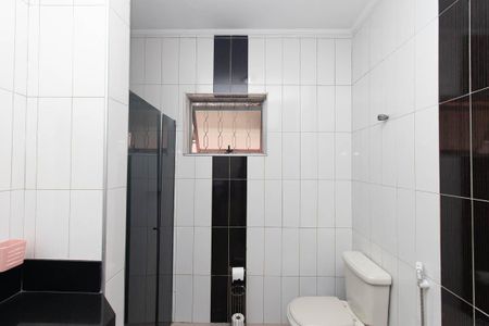 Casa à venda com 270m², 4 quartos e 6 vagas Casa à venda com 270m², 4 quartos e 6 vagasBanheiro