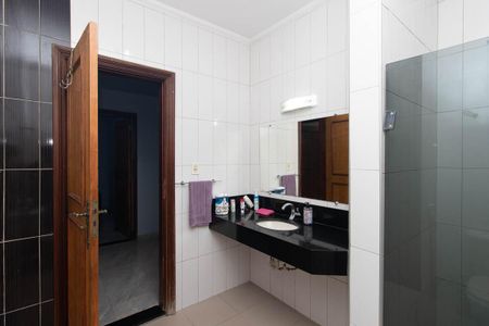 Casa à venda com 270m², 4 quartos e 6 vagas Casa à venda com 270m², 4 quartos e 6 vagasBanheiro