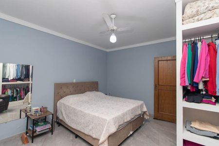 Casa à venda com 270m², 4 quartos e 6 vagas Casa à venda com 270m², 4 quartos e 6 vagasQuarto Suíte