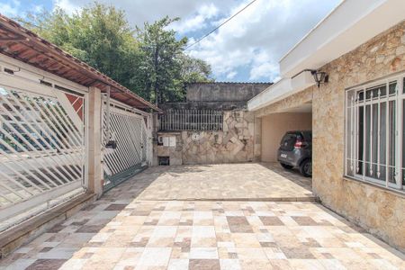 Casa à venda com 270m², 4 quartos e 6 vagas Casa à venda com 270m², 4 quartos e 6 vagasGaragem