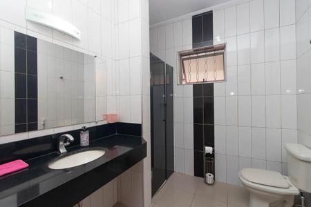 Casa à venda com 270m², 4 quartos e 6 vagas Casa à venda com 270m², 4 quartos e 6 vagasBanheiro