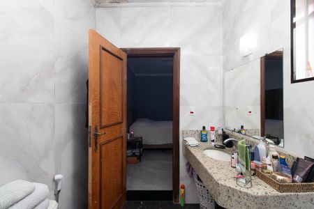 Casa à venda com 270m², 4 quartos e 6 vagas Casa à venda com 270m², 4 quartos e 6 vagasBanheiro da Suíte