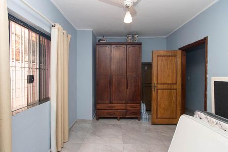 Casa à venda com 270m², 4 quartos e 6 vagas Casa à venda com 270m², 4 quartos e 6 vagasQuarto 2