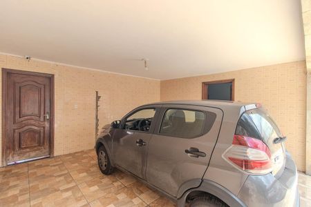 Casa à venda com 270m², 4 quartos e 6 vagas Casa à venda com 270m², 4 quartos e 6 vagasGaragem
