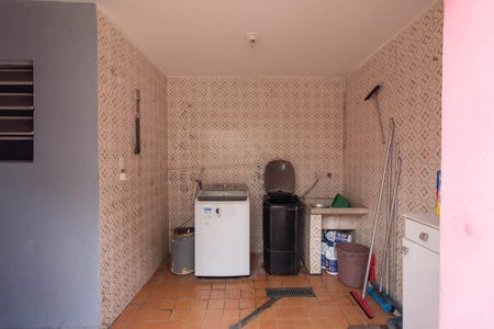 Casa à venda com 270m², 4 quartos e 6 vagas Casa à venda com 270m², 4 quartos e 6 vagasÁrea de Serviço