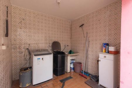 Casa à venda com 270m², 4 quartos e 6 vagas Casa à venda com 270m², 4 quartos e 6 vagasÁrea de Serviço