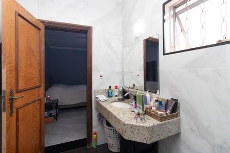 Casa à venda com 270m², 4 quartos e 6 vagas Casa à venda com 270m², 4 quartos e 6 vagasBanheiro da Suíte