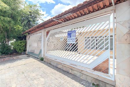 Casa à venda com 270m², 4 quartos e 6 vagas Casa à venda com 270m², 4 quartos e 6 vagasFachada