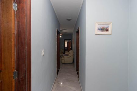 Casa à venda com 270m², 4 quartos e 6 vagas Casa à venda com 270m², 4 quartos e 6 vagasHall dos Quartos