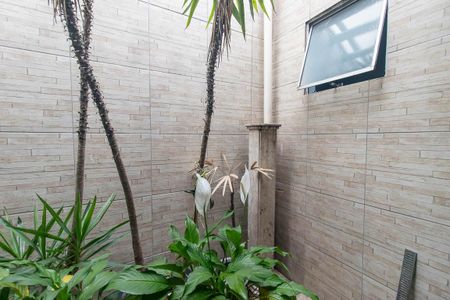 Casa à venda com 270m², 4 quartos e 6 vagas Casa à venda com 270m², 4 quartos e 6 vagasJardim