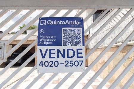Casa à venda com 270m², 4 quartos e 6 vagas Casa à venda com 270m², 4 quartos e 6 vagasPlaca
