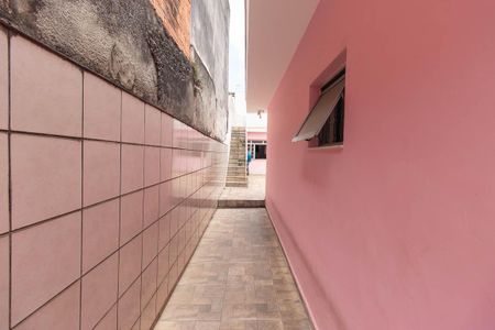 Casa à venda com 270m², 4 quartos e 6 vagas Casa à venda com 270m², 4 quartos e 6 vagasCorredor externo