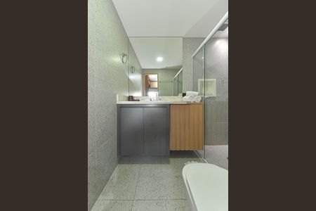 Banheiro de apartamento à venda com 1 quarto, 29m² em Itaim Bibi, São Paulo