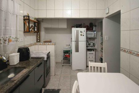 Casa à venda com 59m², 5 quartos e 1 vaga Casa à venda com 59m², 5 quartos e 1 vagaCozinha