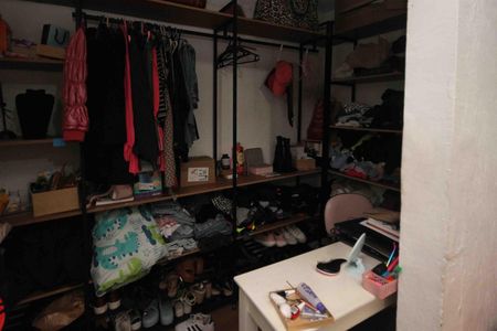 Casa à venda com 59m², 5 quartos e 1 vaga Casa à venda com 59m², 5 quartos e 1 vagaQuarto 04