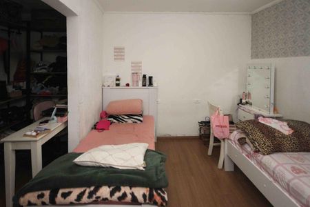 Casa à venda com 59m², 5 quartos e 1 vaga Casa à venda com 59m², 5 quartos e 1 vagaQuarto 04