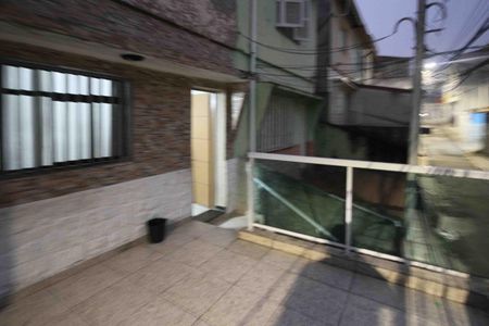 Casa à venda com 59m², 5 quartos e 1 vaga Casa à venda com 59m², 5 quartos e 1 vagaVaranda