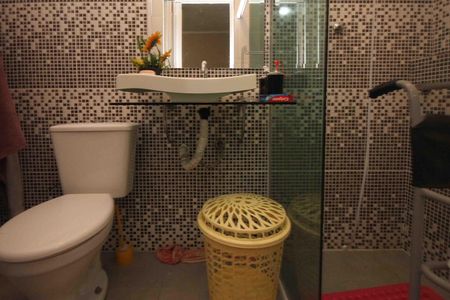 Casa à venda com 59m², 5 quartos e 1 vaga Casa à venda com 59m², 5 quartos e 1 vagaBanheiro da Suite