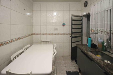 Casa à venda com 59m², 5 quartos e 1 vaga Casa à venda com 59m², 5 quartos e 1 vagaCozinha