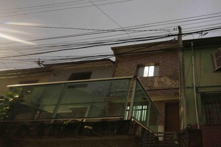 Casa à venda com 59m², 5 quartos e 1 vaga Casa à venda com 59m², 5 quartos e 1 vagaFachada