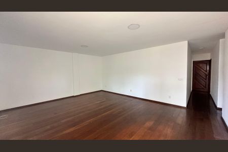 Apartamento para alugar com 120m², 4 quartos e 3 vagas Apartamento para alugar com 120m², 4 quartos e 3 vagasSala