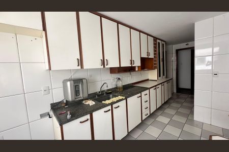 Apartamento para alugar com 120m², 4 quartos e 3 vagas Apartamento para alugar com 120m², 4 quartos e 3 vagasCozinha
