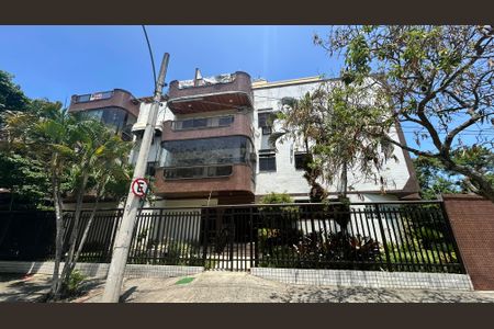 Apartamento para alugar com 120m², 4 quartos e 3 vagas Apartamento para alugar com 120m², 4 quartos e 3 vagasFachada