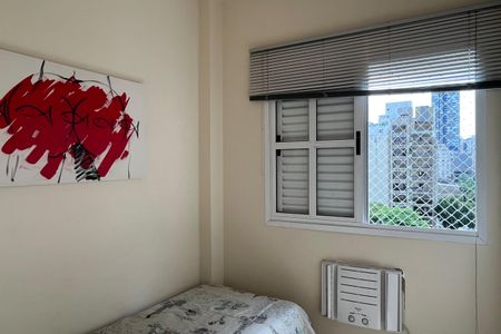 Quarto 1 de apartamento para alugar com 2 quartos, 70m² em Gonzaga, Santos