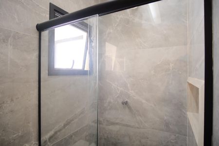 Banheiro de kitnet/studio para alugar com 1 quarto, 26m² em Vila Zilda, São Paulo