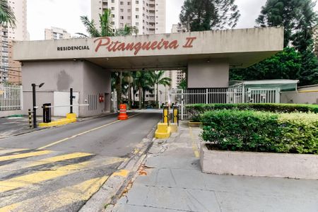 Apartamento à venda com 72m², 2 quartos e 1 vaga Apartamento à venda com 72m², 2 quartos e 1 vagaFachada e portaria