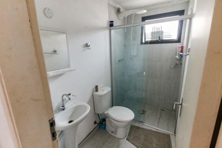 Banheiro de apartamento à venda com 2 quartos, 72m² em Chácara Agrindus, Taboão da Serra