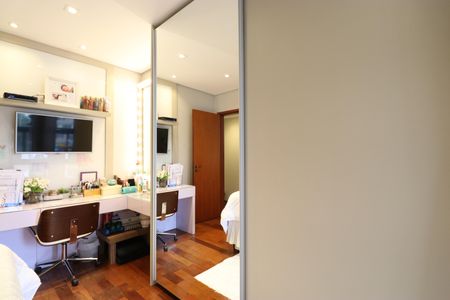 Apartamento à venda com 170m², 4 quartos e 3 vagasQuarto 2