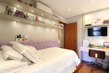 Apartamento à venda com 170m², 4 quartos e 3 vagasQuarto 2