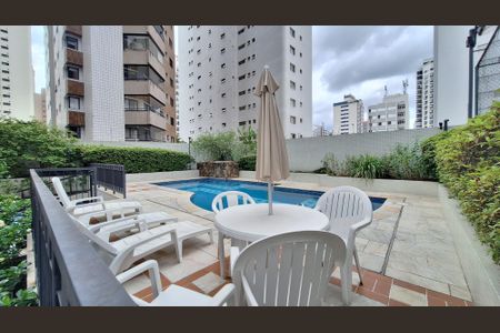 Apartamento à venda com 170m², 4 quartos e 3 vagas Apartamento à venda com 170m², 4 quartos e 3 vagasÁrea comum - Piscina