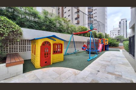 Apartamento à venda com 170m², 4 quartos e 3 vagas Apartamento à venda com 170m², 4 quartos e 3 vagasÁrea comum - Playground