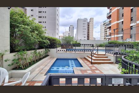 Apartamento à venda com 170m², 4 quartos e 3 vagas Apartamento à venda com 170m², 4 quartos e 3 vagasÁrea comum - Piscina