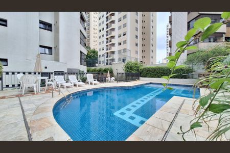 Apartamento à venda com 170m², 4 quartos e 3 vagas Apartamento à venda com 170m², 4 quartos e 3 vagasÁrea comum - Piscina