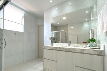 Apartamento à venda com 110m², 2 quartos e sem vaga Apartamento à venda com 110m², 2 quartos e sem vagaBanheiro