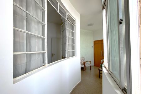 Apartamento à venda com 110m², 2 quartos e sem vaga Apartamento à venda com 110m², 2 quartos e sem vagaVaranda