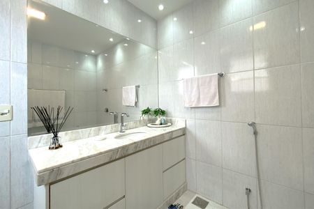 Apartamento à venda com 110m², 2 quartos e sem vaga Apartamento à venda com 110m², 2 quartos e sem vagaBanheiro