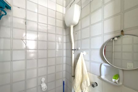 Apartamento à venda com 110m², 2 quartos e sem vaga Apartamento à venda com 110m², 2 quartos e sem vagaBanheiro de serviço