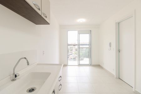 Sala/Cozinha de apartamento para alugar com 1 quarto, 27m² em Guaiauna, São Paulo
