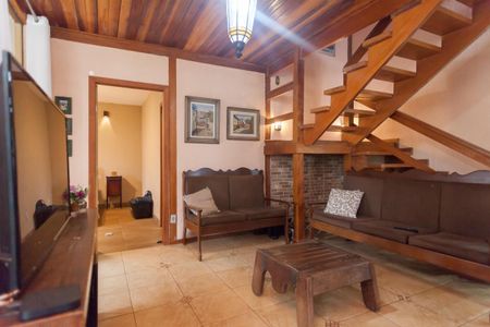 Sala de TV de casa de condomínio para alugar com 4 quartos, 220m² em Nova Lima, Nova Lima