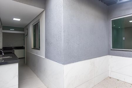 Casa à venda com 90m², 3 quartos e 1 vagaFundos