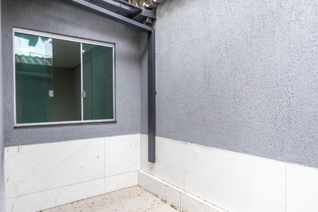 Casa à venda com 90m², 3 quartos e 1 vagaFundos