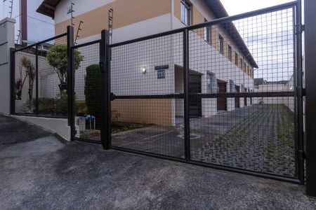 Casa à venda com 88m², 3 quartos e 1 vaga Casa à venda com 88m², 3 quartos e 1 vagaFachada