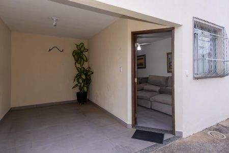Casa à venda com 88m², 3 quartos e 1 vaga Casa à venda com 88m², 3 quartos e 1 vagaGaragem e Hall de Entrada